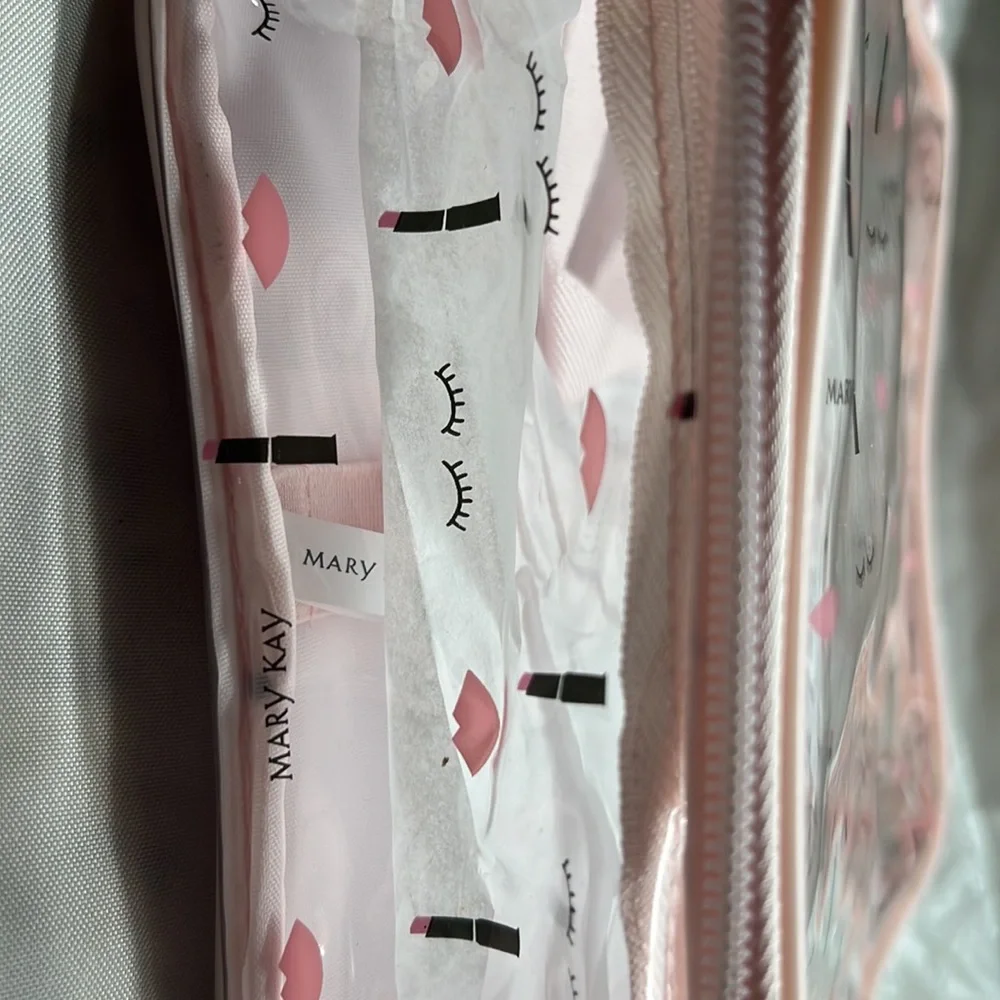 Mary Kay Makeup Bag - Lips/Lashes - Picture 4 of 4